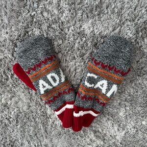 New Canada Mittens